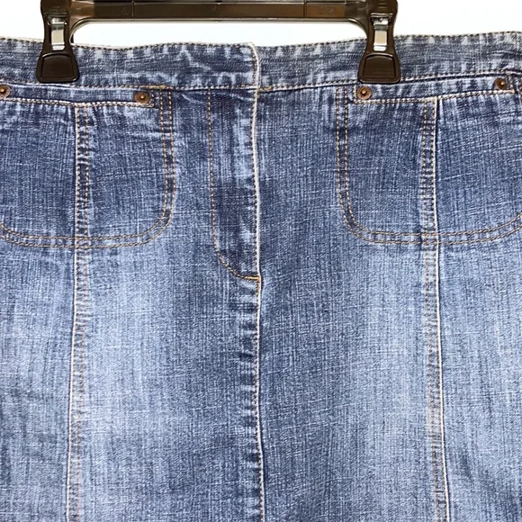 Ann Taylor Loft Stretch Denim Mini Skirt With Hidden Pockets & Pleats Size 8 - Picture 2 of 8